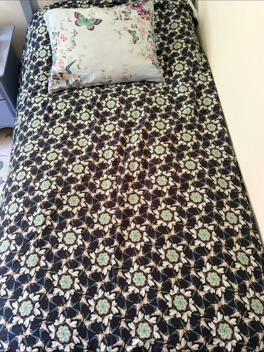 Ted Baker Purple  Butterfly and Floral Ombre Duvet set size twin. Double sided.